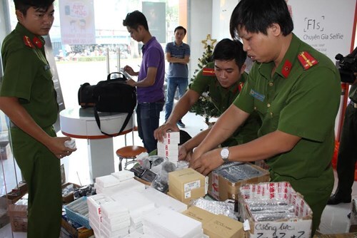 Hàng trăm điện thoại di động không rõ nguồn gốc bị thu giữ