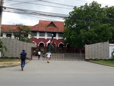 Phó trưởng khoa trường đại học “hô biến” sinh viên rớt thành đậu