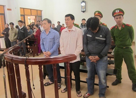 Nhóm thanh niên cầm dao truy sát người tại bệnh viện lĩnh án nặng