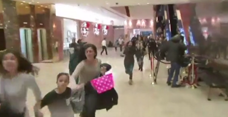 Cảnh người dân nháo nhào chạy khỏi Tháp Trump 