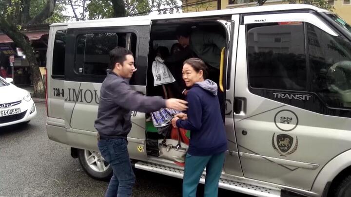 Xe dù đội lốt xe VIP, ngang nhiên đón trả khách