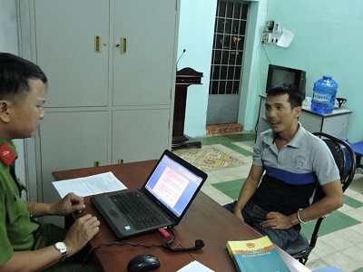 Nhớ thù cũ, 8X cầm lựu đạn đã rút chốt đe dọa một gia đình