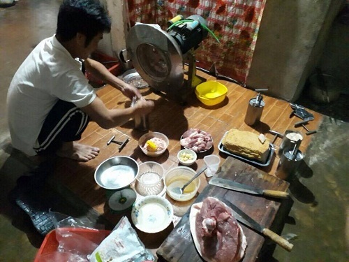 Hà Tĩnh: Phát hiện cơ sở sản xuất giò chả sử dụng hàn the