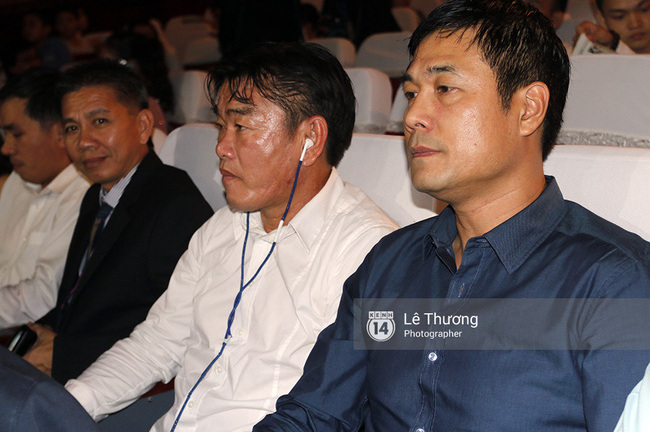 HLV Hữu Thắng, Hoàng Anh Tuấn đến Gala trao giải QBV VN 2016 để làm gì?