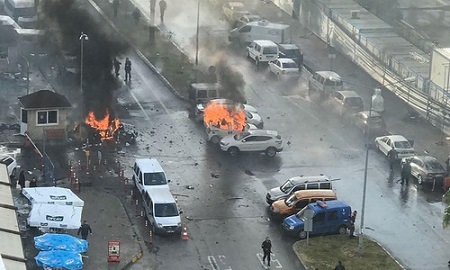 Thổ Nhĩ Kỳ: Đánh bom xe, xả súng gần trụ sở tòa án