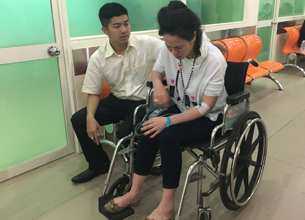 Nhật Kim Anh bị co giật, ngất xỉu trên máy bay 