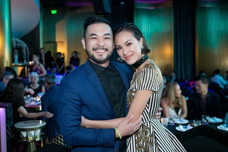 Phương Mai thân thiết với 