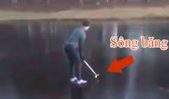 Đánh golf trên mặt hồ đóng băng và cái kết 'đắng'