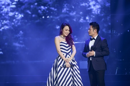 Mỹ Tâm “e thẹn” hát chung với Bằng Kiều 