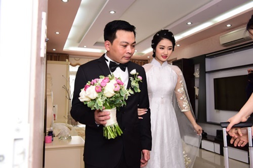 Chồng đại gia tặng siêu xe và mang 21 tráp lễ hỏi cưới Hoa hậu Thu Ngân