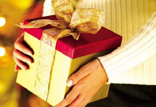 Bộ Công an nghiêm cấm tặng quà Tết cấp trên dưới mọi hình thức