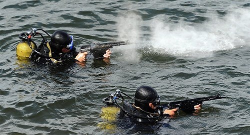 Nga trang bị súng trường có thể bắn dưới nước cho lực lượng an ninh