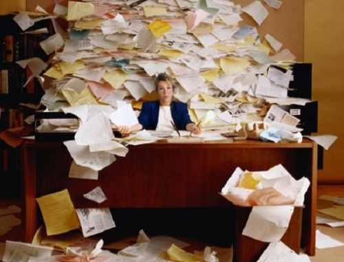 Làm việc quên giờ giấc để mua ô tô, nữ công sở phải nhập viện tâm thần