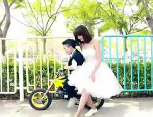 Chàng lùn Xuân Tiến và bạn gái người mẫu “đường ai nấy đi” sau khi chụp ảnh cưới