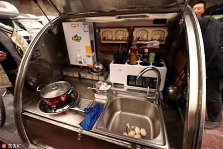 Cận cảnh chiếc ô tô du lịch sang trọng giá 65 triệu đồng