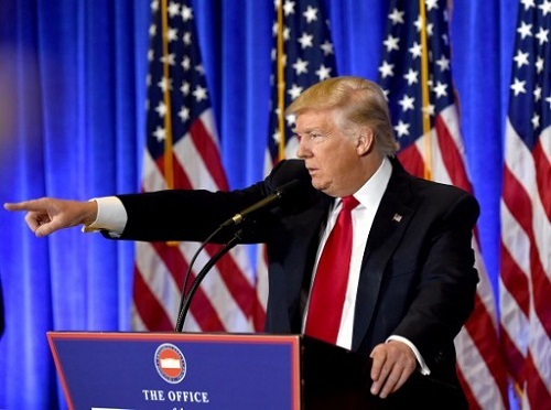 Donald Trump ‘đấu khẩu’ với phóng viên CNN trong họp báo