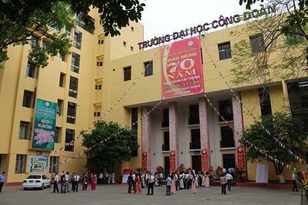 Trường ĐH Công Đoàn cấm sinh viên ra khỏi cổng trường trong giờ học