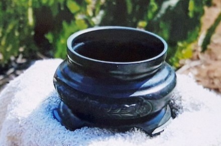 Người đàn bà tung tin sở hữu cổ vật đồng đen rồi rao bán với giá 10 triệu USD