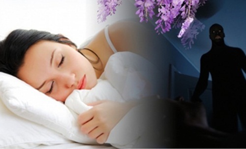 Nguyên nhân nào gây ra hiện tượng giật mình khi đang ngủ?