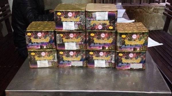 Truy tìm nam thanh niên bỏ bao tải pháo trước cổng chợ Ga Vinh