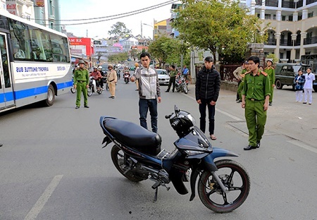 Bị chém trọng thương vì lỡ tạt đầu phải xe đối tượng hiếu chiến 
