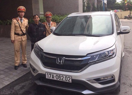 Cảnh sát giao thông “bắt sống” đối tượng trộm xe ô tô CRV