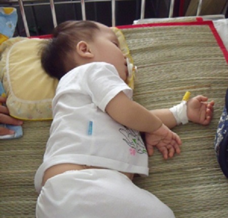 Các dấu hiệu nếu trẻ mắc phải, bố mẹ phải đưa đi bệnh viện cấp cứu ngay