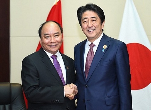 Thủ tướng Nhật Bản Shinzo Abe và Phu nhân bắt đầu thăm chính thức Việt Nam