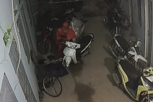 Tên trộm ăn đòn vì bị phát hiện bẻ khóa xe máy