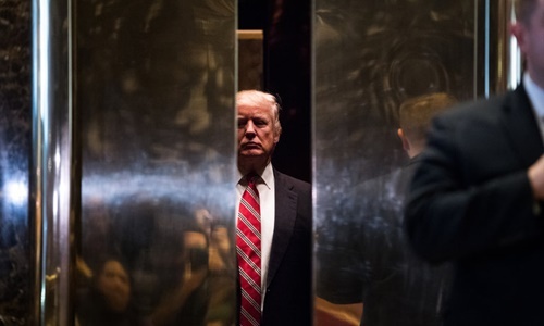 Tỷ lệ ủng hộ Donald Trump thấp kỷ lục trước ngày nhậm chức