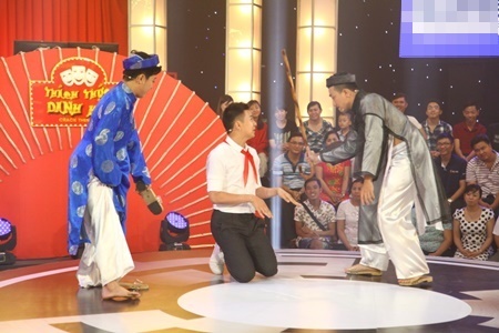 Ngô Kiến Huy bị “ông nội” Trường Giang “đánh” bầm dập