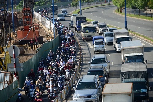 Phân luồng tại trung tâm TP HCM để thi công đường hoa 