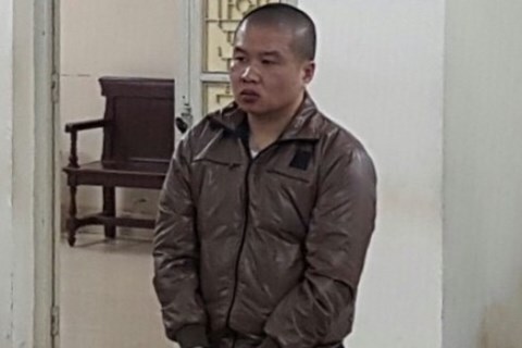 Ngáo đá, người đàn ông châm lửa đốt nhà khiến hai mẹ con suýt chết