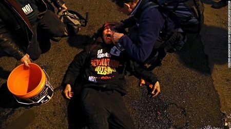 Hơn 90 người biểu tình chống lại Tổng thống Donald Trump bị cảnh sát bắt giữ