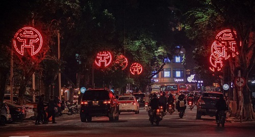 Hà Nội giảm trang trí lòe loẹt đón tết Đinh Dậu 2017