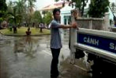 Tức giận vì bị giữ xe, 