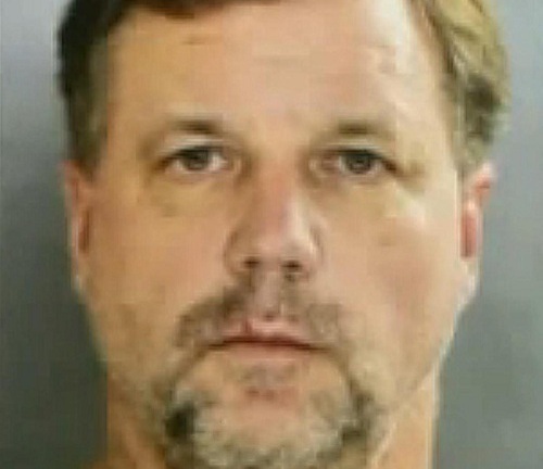 Mơ vợ ngủ với người khác, chồng đánh đập vợ dã man