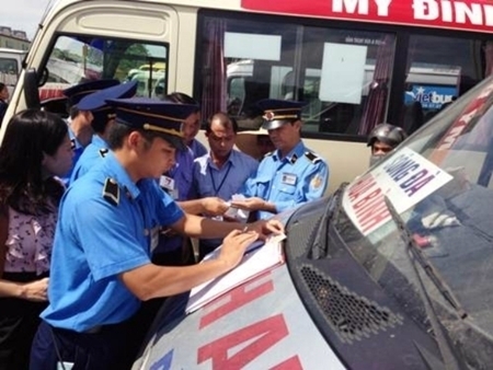 Sở GT-VT Hà Nội thu hồi gần 400 phù hiệu xe ô tô trong một tháng