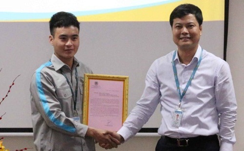 Khen thưởng nhân viên sân bay trả lại 100 triệu đồng hành khách bỏ quên