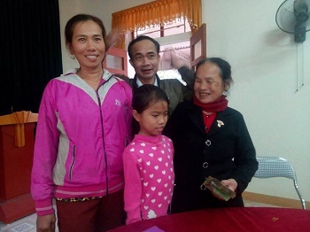 Ngày đầu năm, học sinh lớp 4 trả lại gần 40 triệu đồng cho người đánh mất