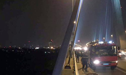 Người đàn ông 34 tuổi rơi xuống sông mất tích khi đi vệ sinh ở cầu Nhật Tân