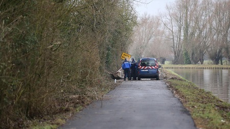 Bé trai Pháp tử vong sau khi bị cha dượng phạt do tè dầm