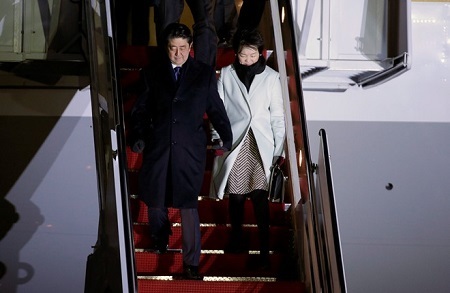 Thủ tướng Nhật đến Mỹ, chuẩn bị hội đàm với Tổng thống Donald Trump