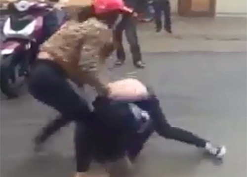 Lời khai không ngờ của nữ sinh túm tóc, lột đồ bạn cùng trường