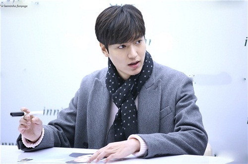 Sau “Huyền thoại biển xanh”, Lee Min Ho tái xuất với vẻ ngoài điển trai, nổi bật