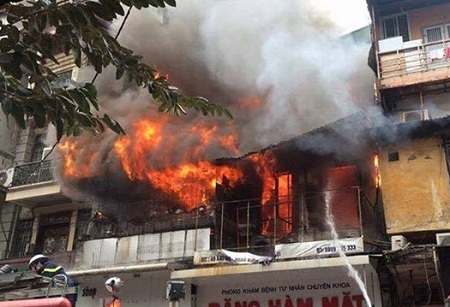 Cháy cửa hàng giày dép, 2 mẹ con tử vong tại chỗ