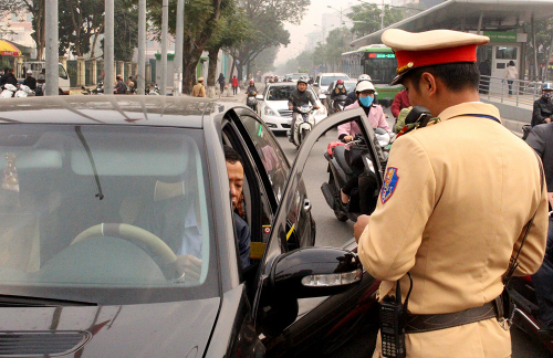 Gần 50 tài xế bị xử phạt vì lấn làn đường buýt nhanh BRT