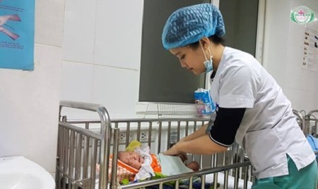 3 người trong gia đình nguy kịch do ngạt khí than khi sưởi ấm