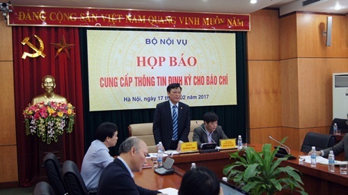 Bộ Nội vụ công khai 60 trường hợp người nhà được bổ nhiệm “làm quan”