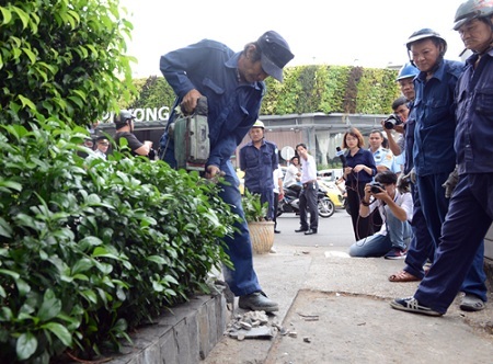 TP Hồ Chí Minh: Nhiều công trình của cơ quan nhà nước chiếm vỉa hè bị tháo dỡ